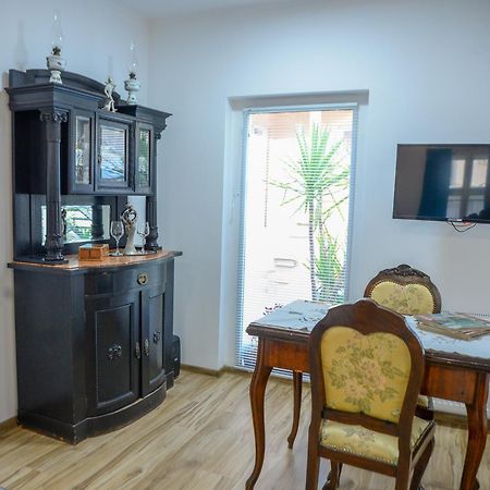 Apartman Centar Carloviţ Exterior foto