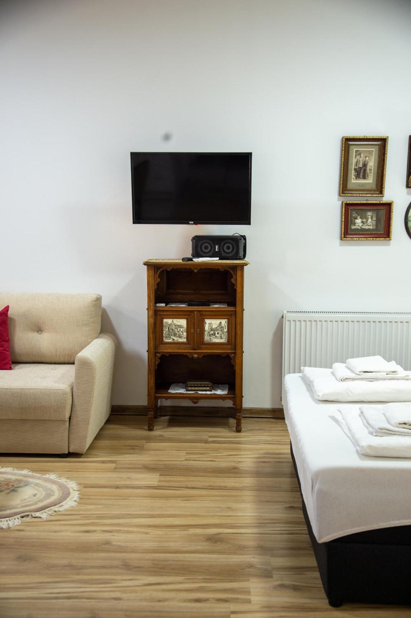 Apartman Centar Carloviţ Exterior foto