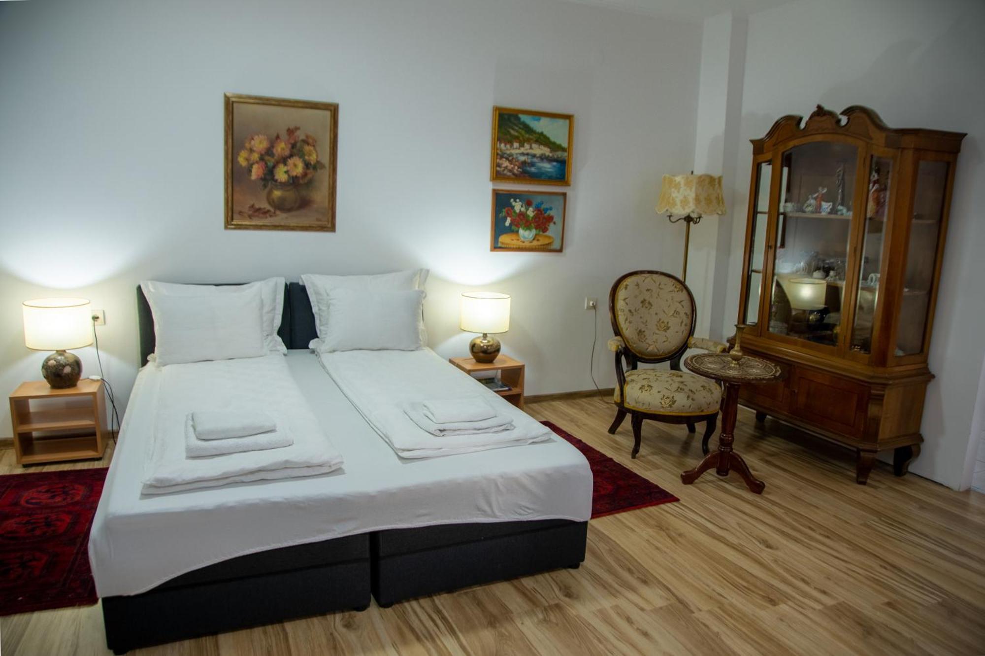 Apartman Centar Carloviţ Exterior foto
