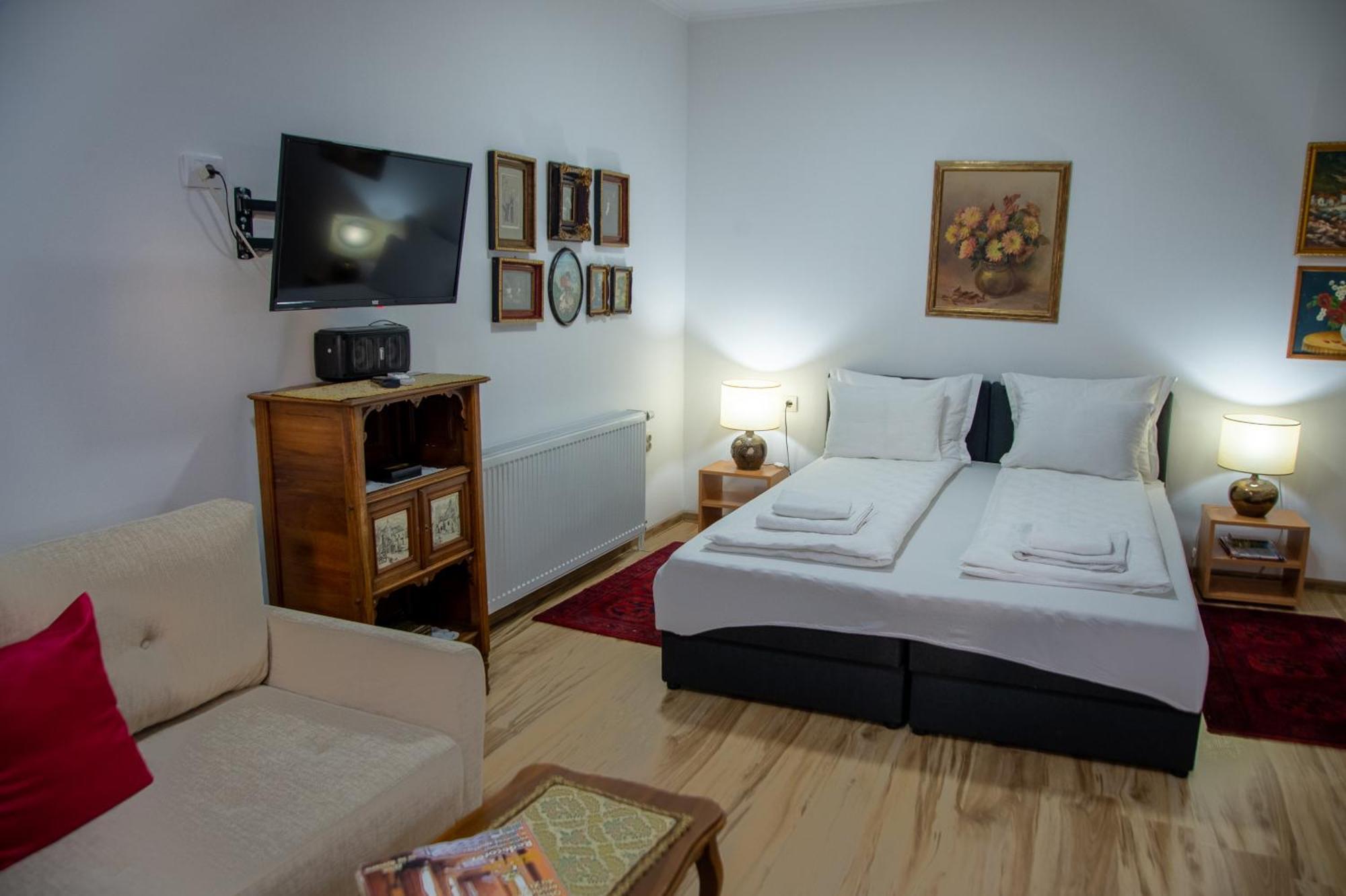 Apartman Centar Carloviţ Exterior foto