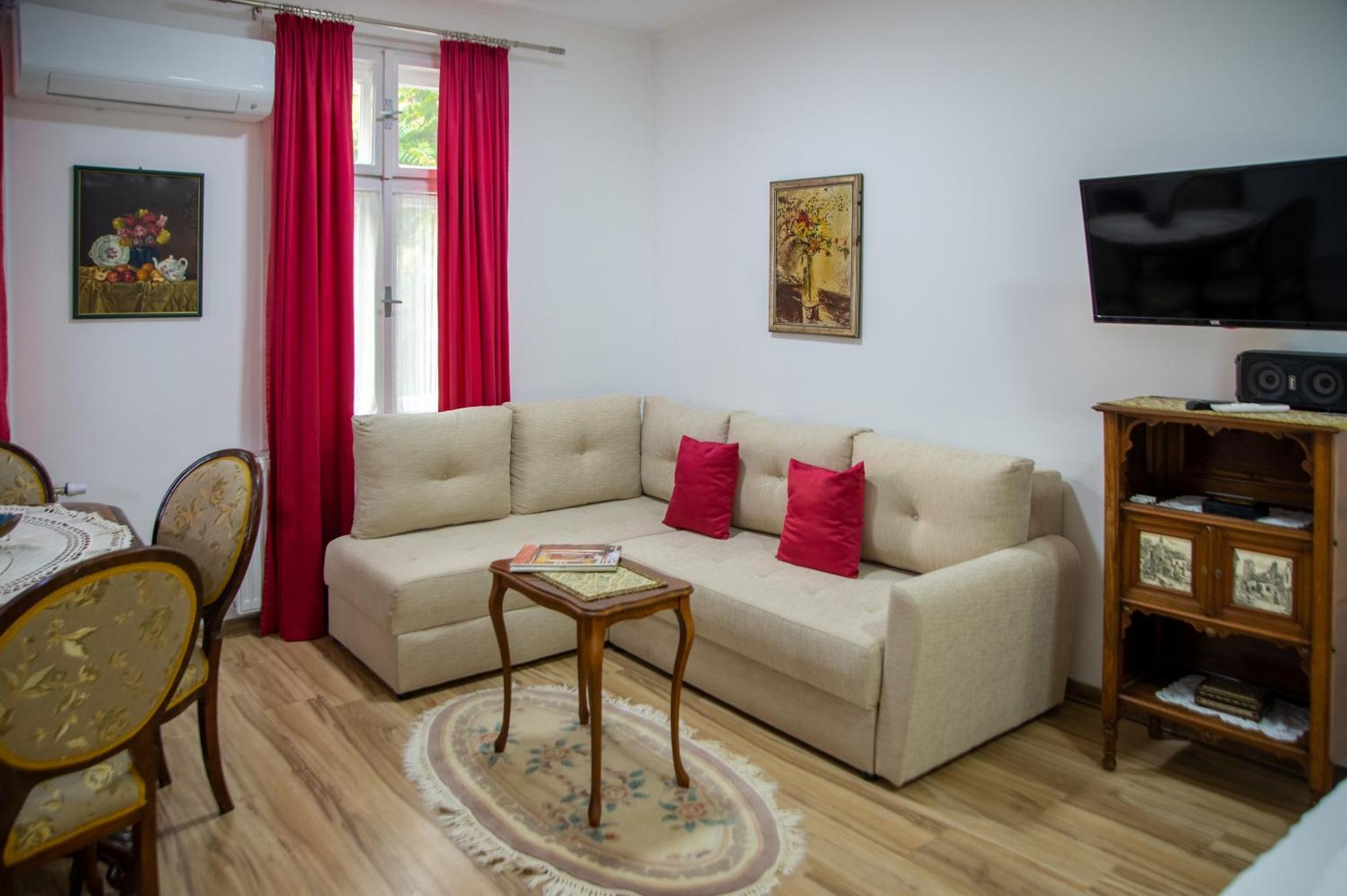 Apartman Centar Carloviţ Exterior foto