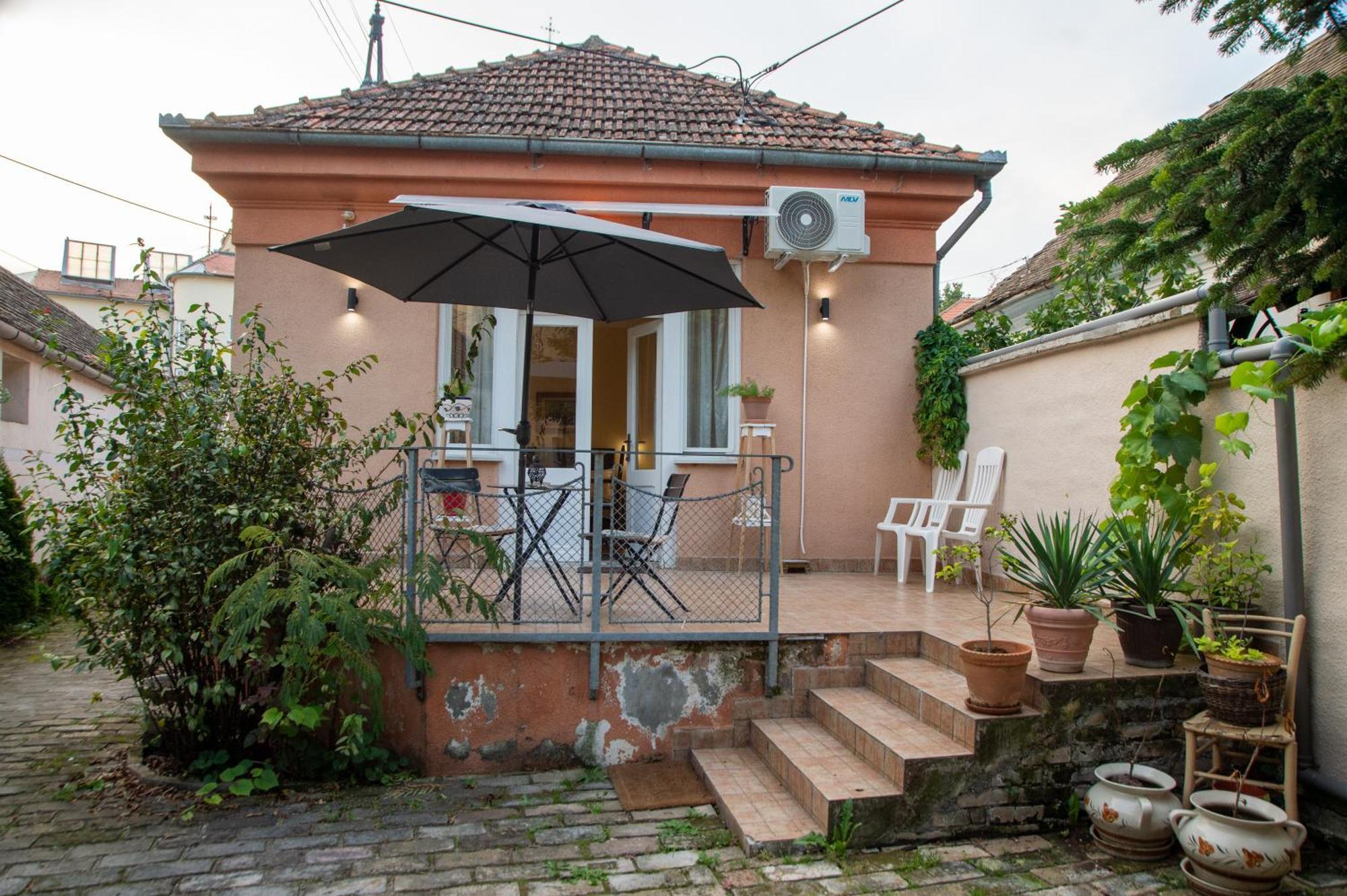 Apartman Centar Carloviţ Exterior foto