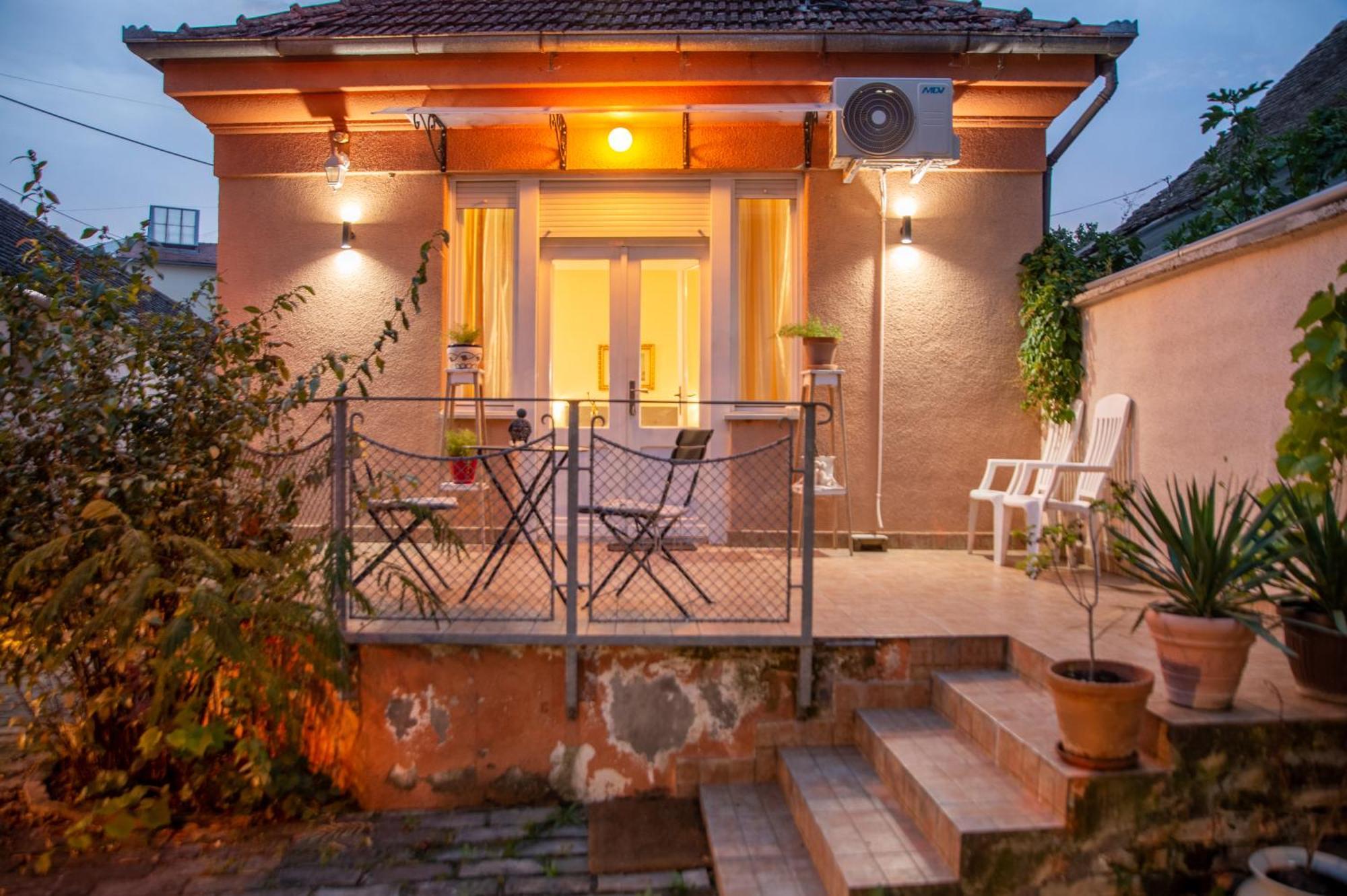 Apartman Centar Carloviţ Exterior foto
