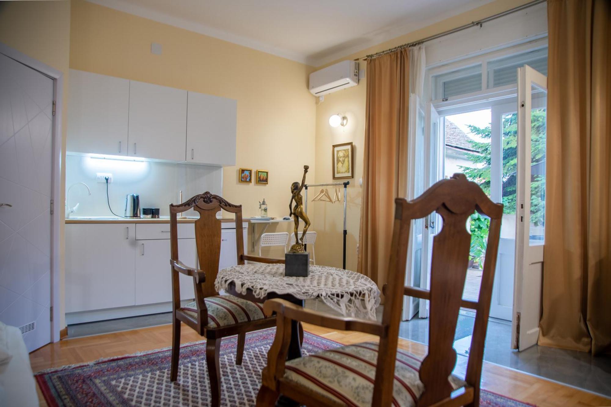Apartman Centar Carloviţ Exterior foto