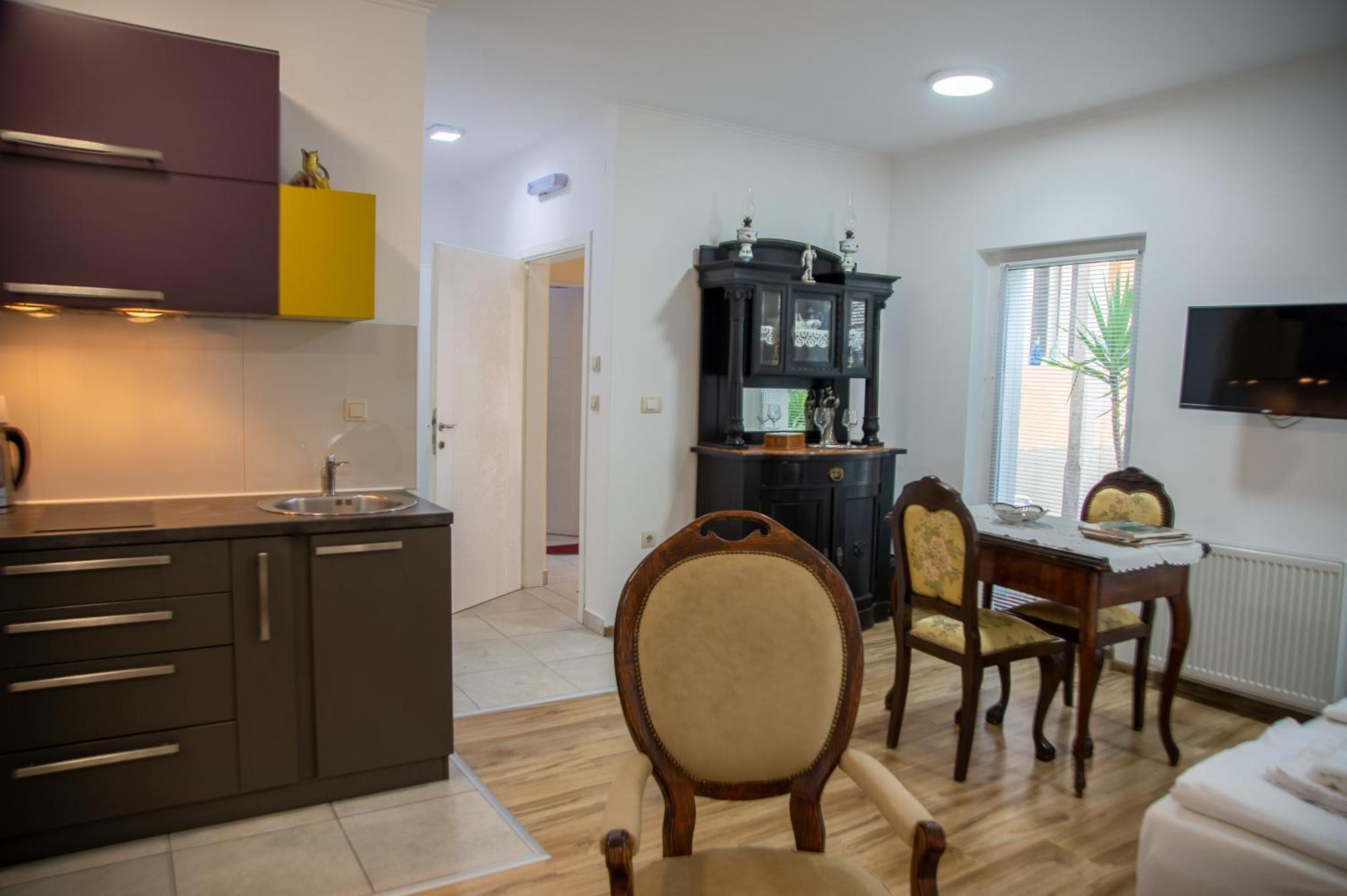 Apartman Centar Carloviţ Exterior foto