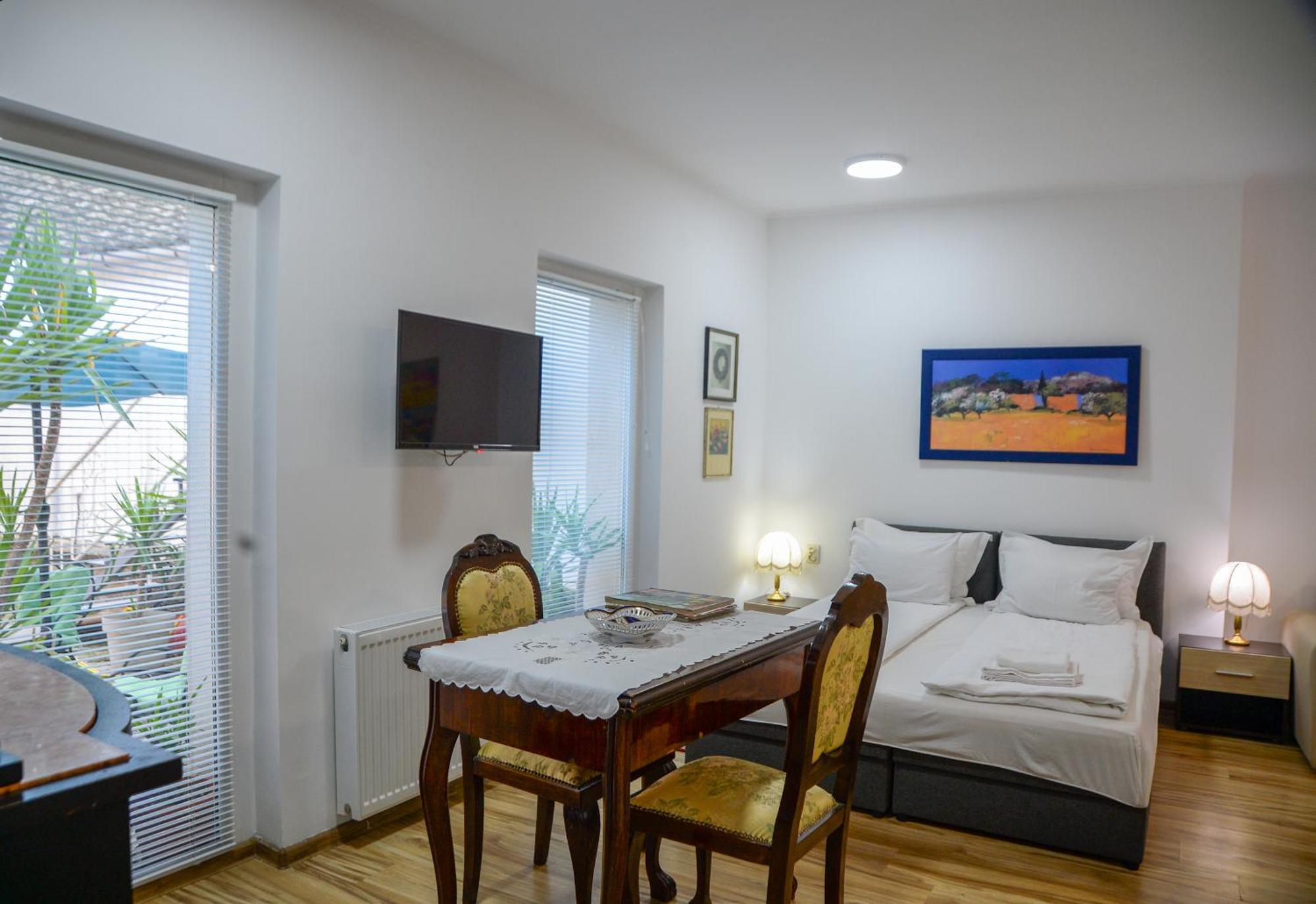 Apartman Centar Carloviţ Exterior foto