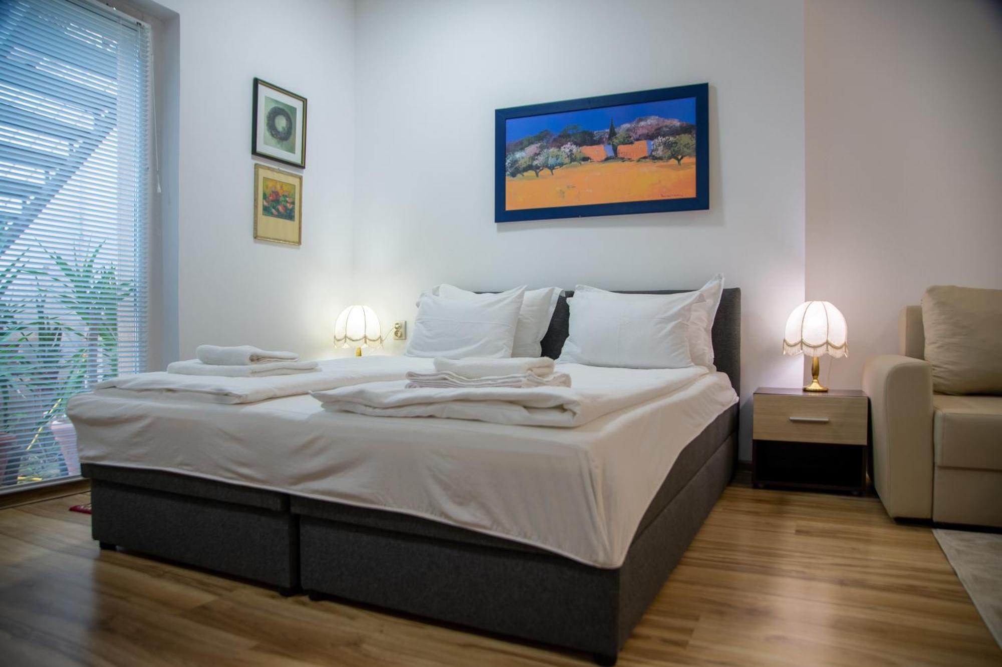 Apartman Centar Carloviţ Exterior foto