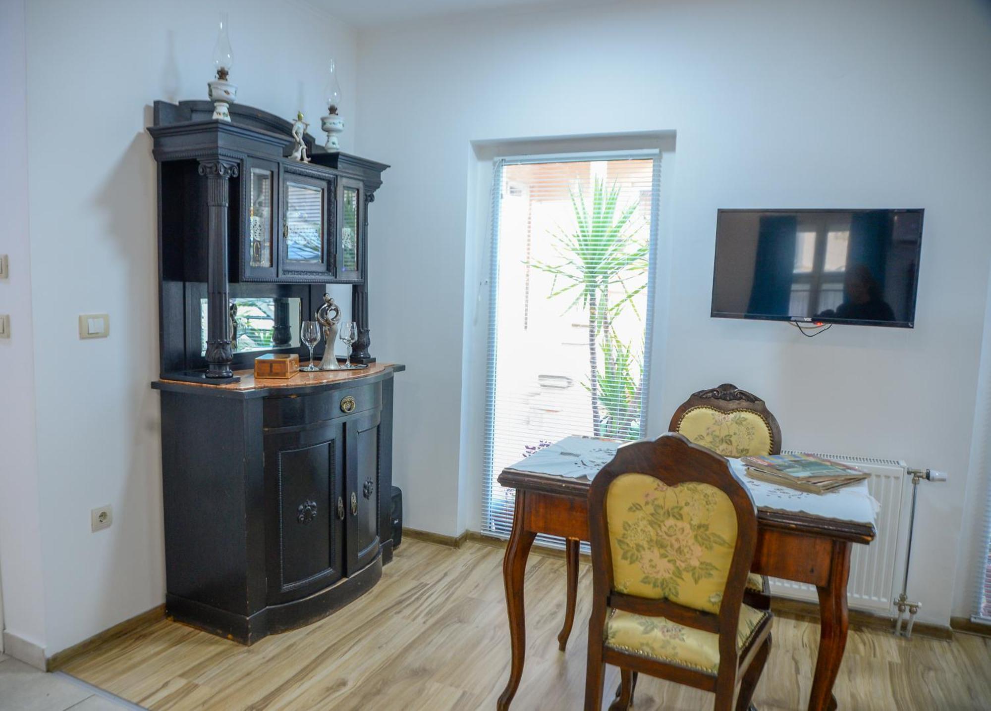 Apartman Centar Carloviţ Exterior foto