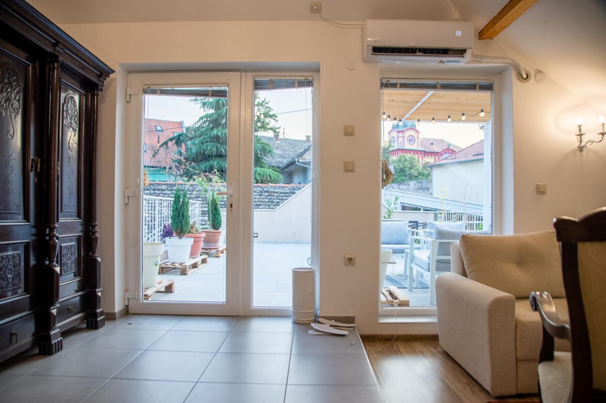 Apartman Centar Carloviţ Exterior foto