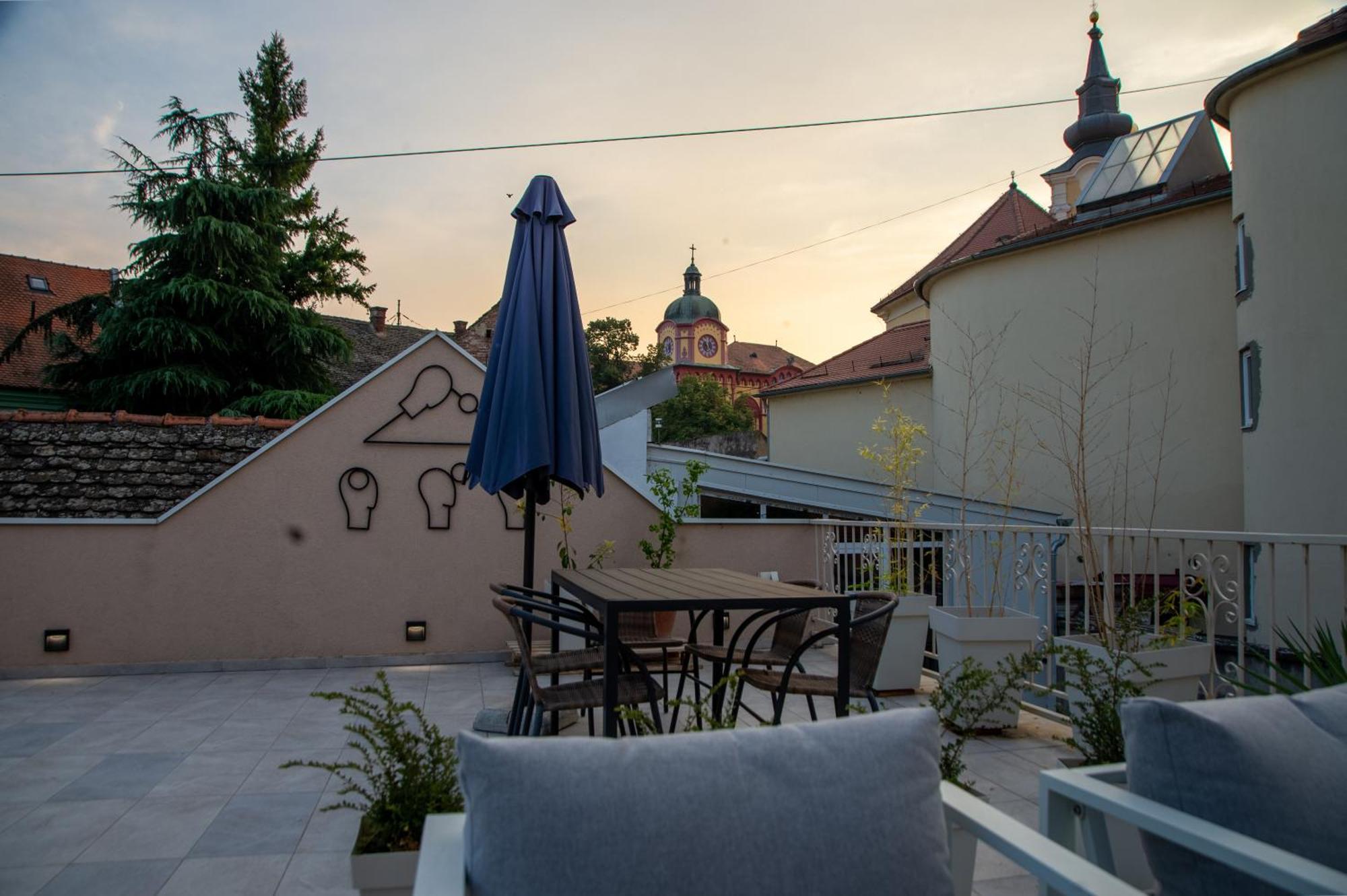 Apartman Centar Carloviţ Exterior foto